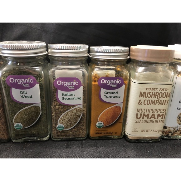 Lot Of 9 Glass Spice Jars With Expired Spices Still In Them. - Picture 3 of 4